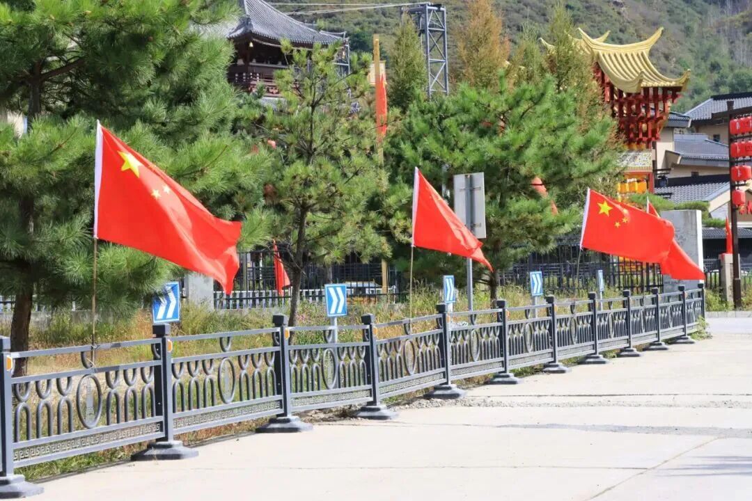 五台山景区“中国红”燃动国庆