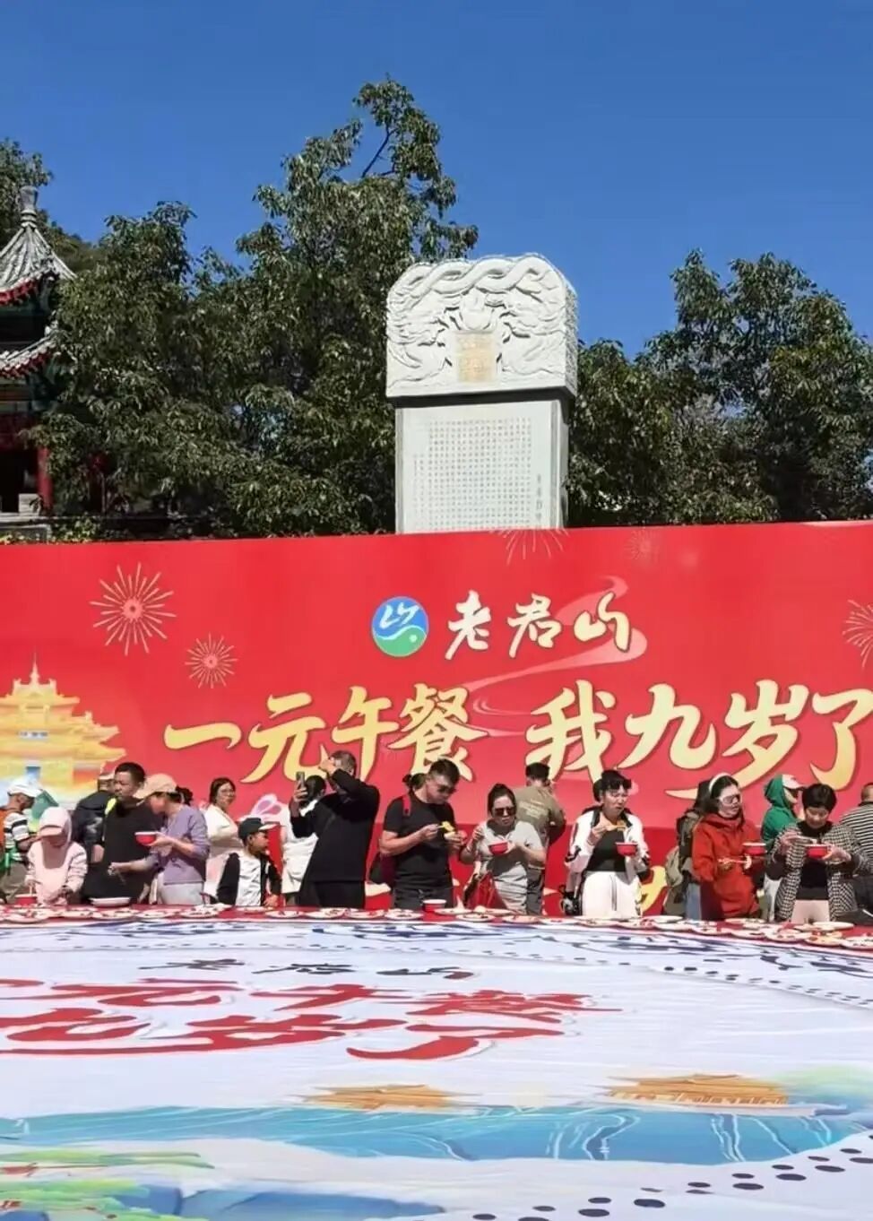 持续9年的“1元午餐”，门口10元景区7元的雨衣……来河南的游客被景区物价“惊呆了”