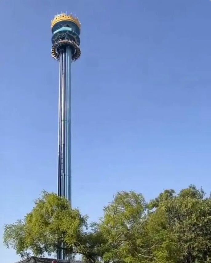 “跳楼机高空悬停”，郑州方特致歉