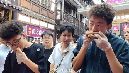 荣昌政府食堂中午接待游客2700人 荣昌政府食堂中午接待游客2700人