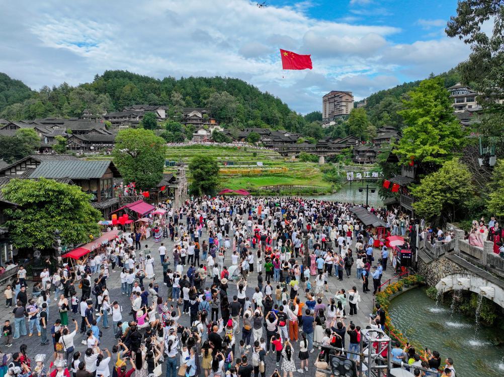 五湖四海、大江南北，最爱的这抹中国红！