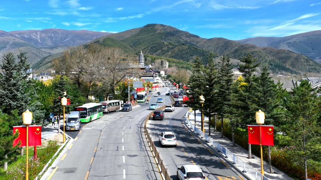 五台山景区“中国红”燃动国庆