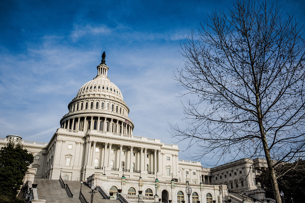 美国政府“停摆”首日:数十万雇员停薪 游客吃“闭门羹” 美国政府“停摆”首日:数十万雇员停薪 游客吃“闭门羹”