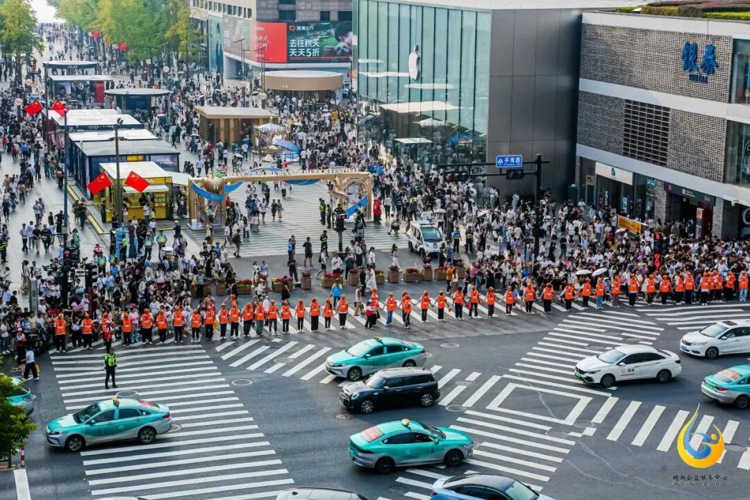 44.63万人次!西湖边,震撼一幕又刷屏了! 44.63万人次!西湖边,震撼一幕又刷屏了!