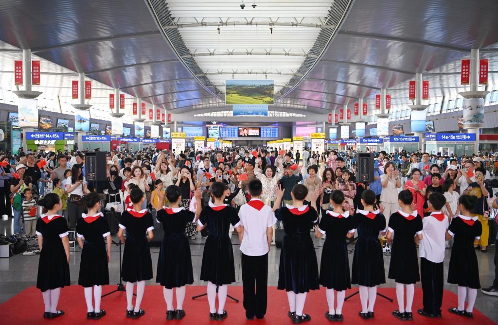 五湖四海、大江南北，最爱的这抹中国红！