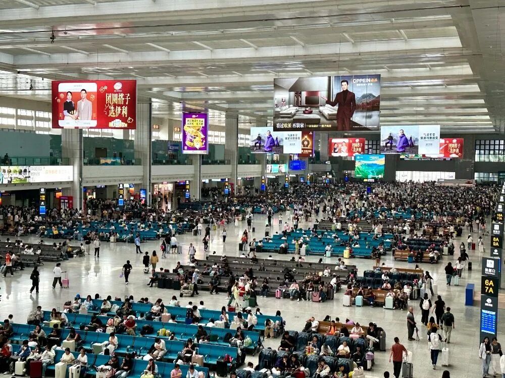 36.8万人次！国庆假期首日重庆火车站旅客发送量创历史新高