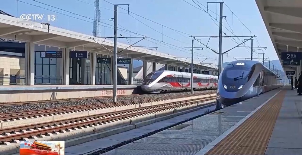 国庆中秋假期第二天 全国铁路客运仍处于高位运行