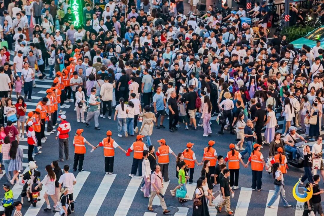 44.63万人次!西湖边,震撼一幕又刷屏了! 44.63万人次!西湖边,震撼一幕又刷屏了!