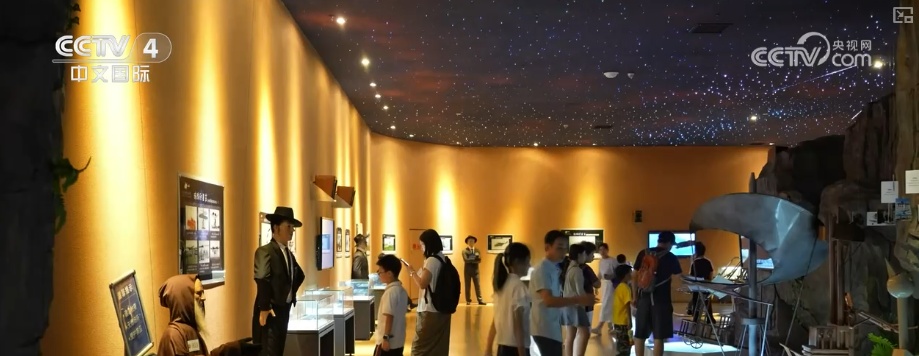 外骨骼、机器狗伴游、机器人秀技……文旅“新”潮涌动 超燃“科技游”受追捧