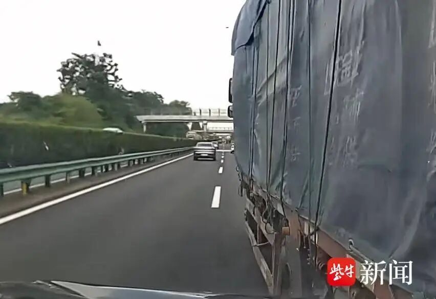 眼睁睁看着撞上去都不打方向，司机：它不是会自动纠偏吗？