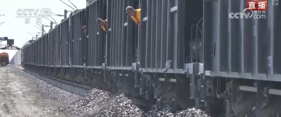 建设者假日坚守岗位 重大工程建设“进度条”不断刷新