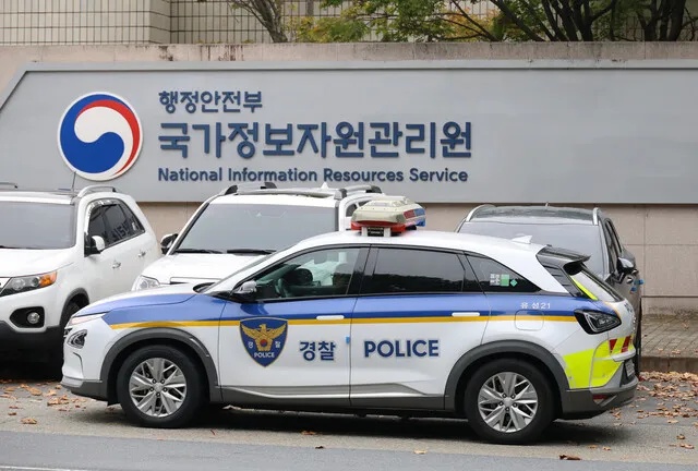 韩国网络系统因火灾瘫痪多天，一公务员跳楼自杀，死前扔掉手机