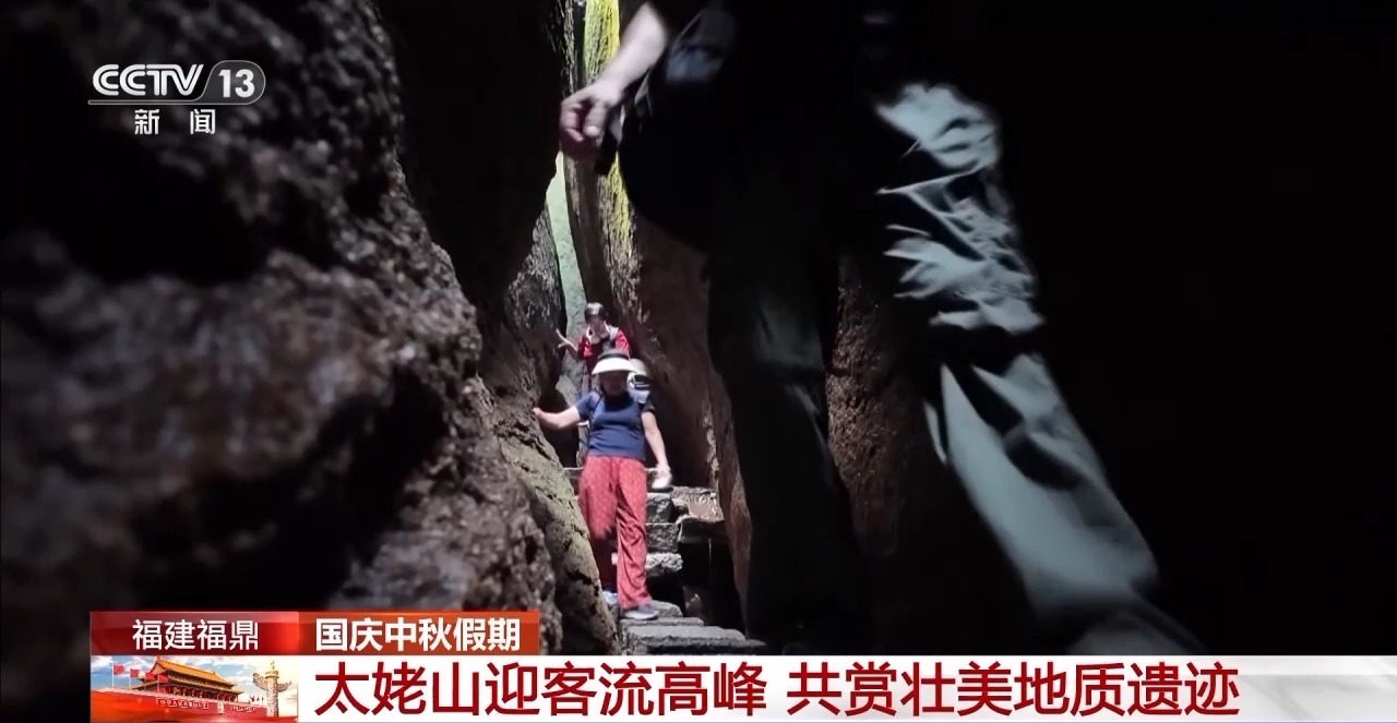旅游景点迎假期客流高峰 新场景带来新体验 旅游景点迎假期客流高峰 新场景带来新体验