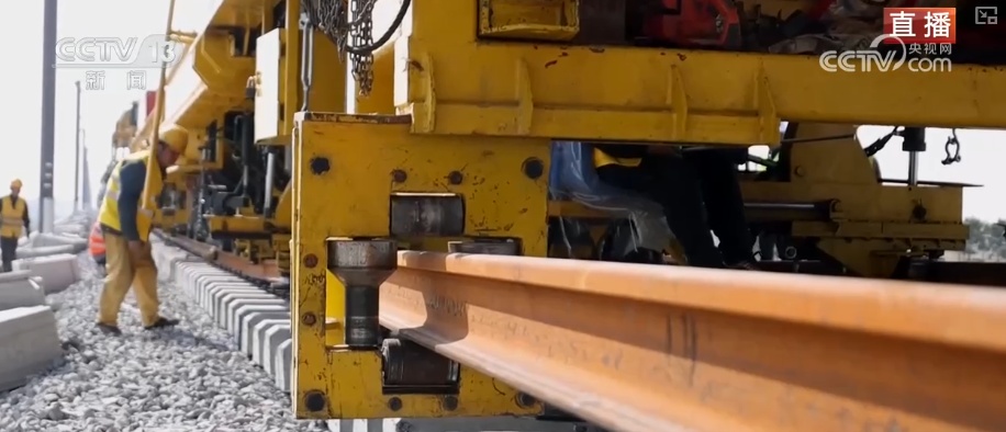 建设者假日坚守岗位 重大工程建设“进度条”不断刷新