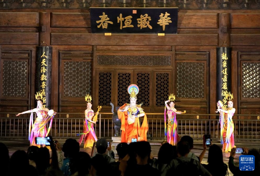 夜游北海公园 体验园林艺术之旅