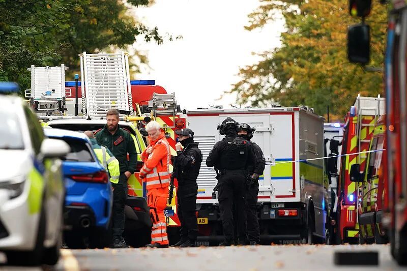 英国发生恐袭致2死3伤，警方击毙嫌犯