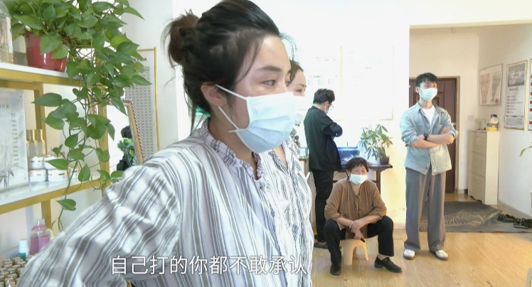 郑州女子为体验瘦身打100多针，胳膊溃烂被挖50多个洞引流……