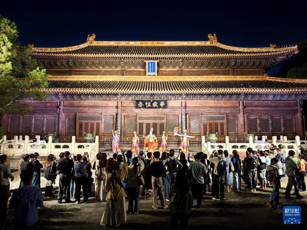 夜游北海公园 体验园林艺术之旅