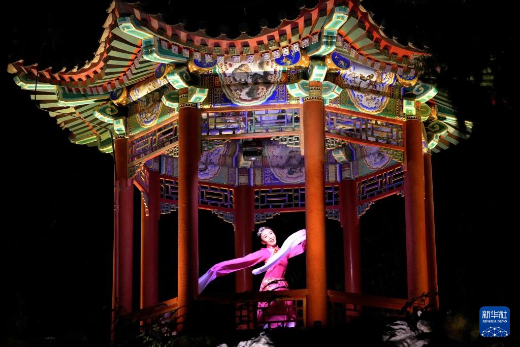 夜游北海公园 体验园林艺术之旅