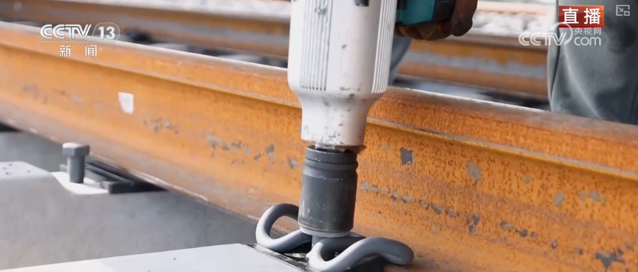 建设者假日坚守岗位 重大工程建设“进度条”不断刷新