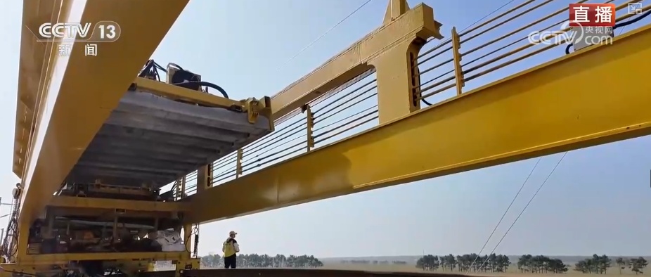 建设者假日坚守岗位 重大工程建设“进度条”不断刷新