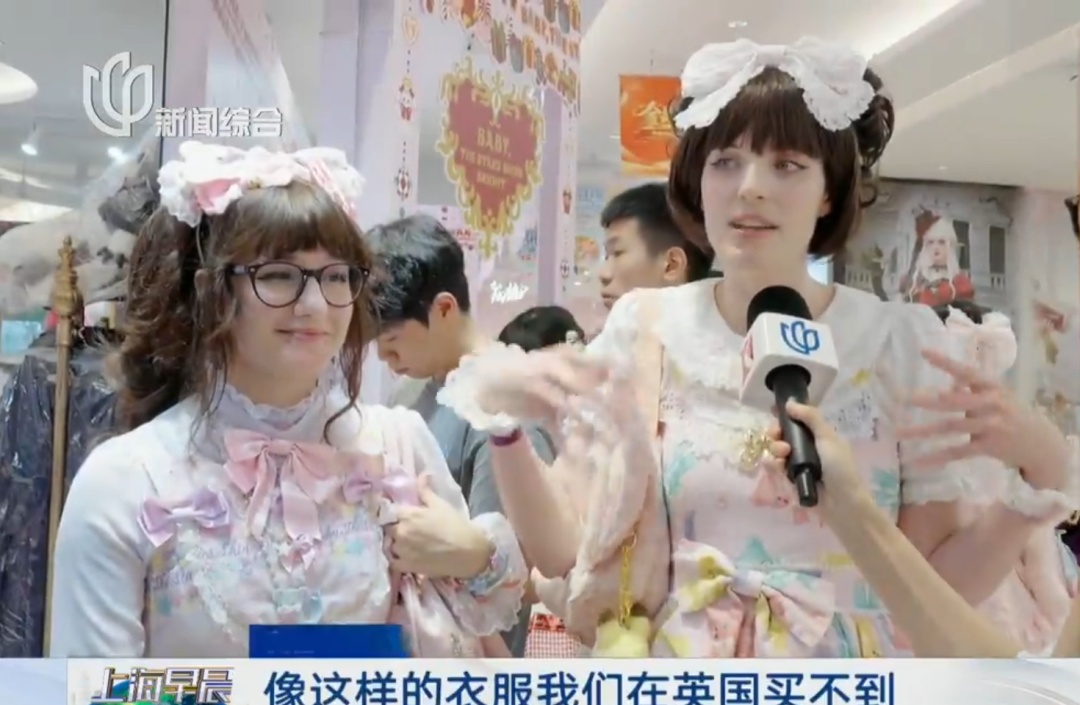 太疯狂！外国游客涌入上海商场狂买：我们国家买不到！有人开门前就在等：想花钱了，没有预算
