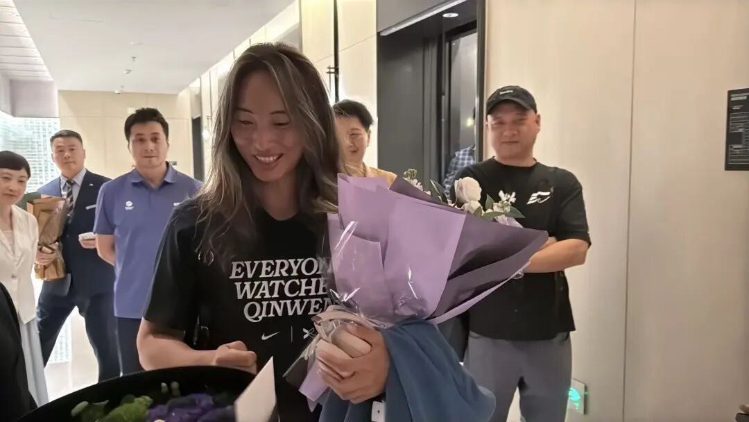 郑钦文再次退赛
