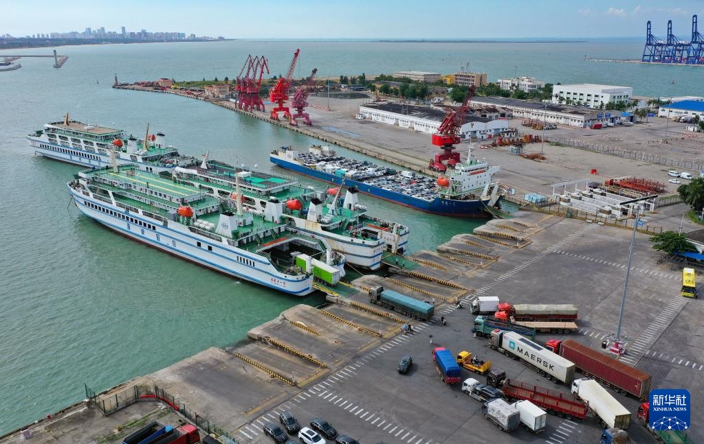 受台风“麦德姆”影响 琼州海峡客滚船停运 受台风“麦德姆”影响 琼州海峡客滚船停运