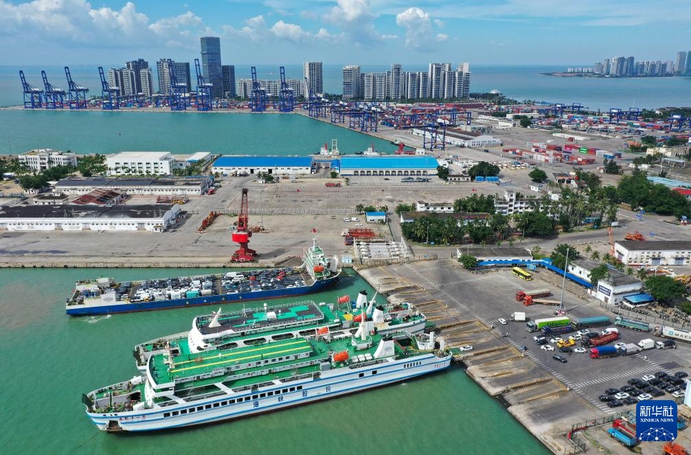 受台风“麦德姆”影响 琼州海峡客滚船停运 受台风“麦德姆”影响 琼州海峡客滚船停运