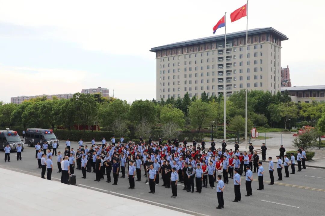 “玄学大师”诈骗3000余人,被抓时正在录课! “玄学大师”诈骗3000余人,被抓时正在录课!
