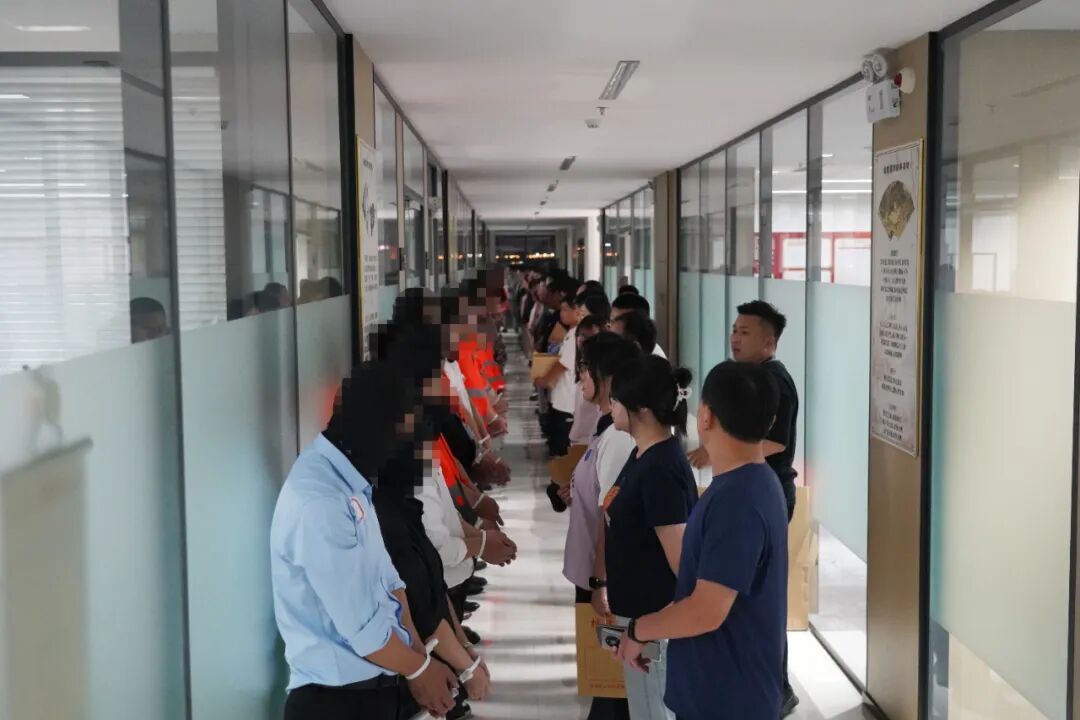“玄学大师”诈骗3000余人,被抓时正在录课! “玄学大师”诈骗3000余人,被抓时正在录课!
