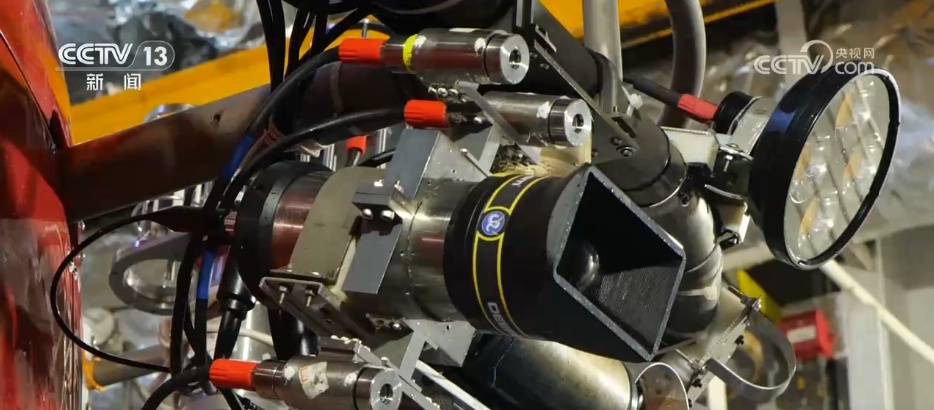 挺进万米深渊, 用“大国重器”解锁中国深度