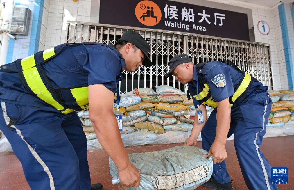 受台风“麦德姆”影响 琼州海峡客滚船停运 受台风“麦德姆”影响 琼州海峡客滚船停运