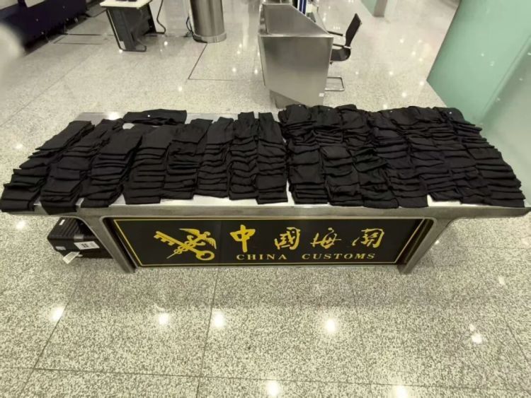 价值15.24万元！深圳宝安机场海关查获进境旅客携带瑜伽服共计360件