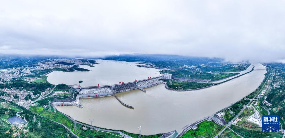 三峡大坝如诗画