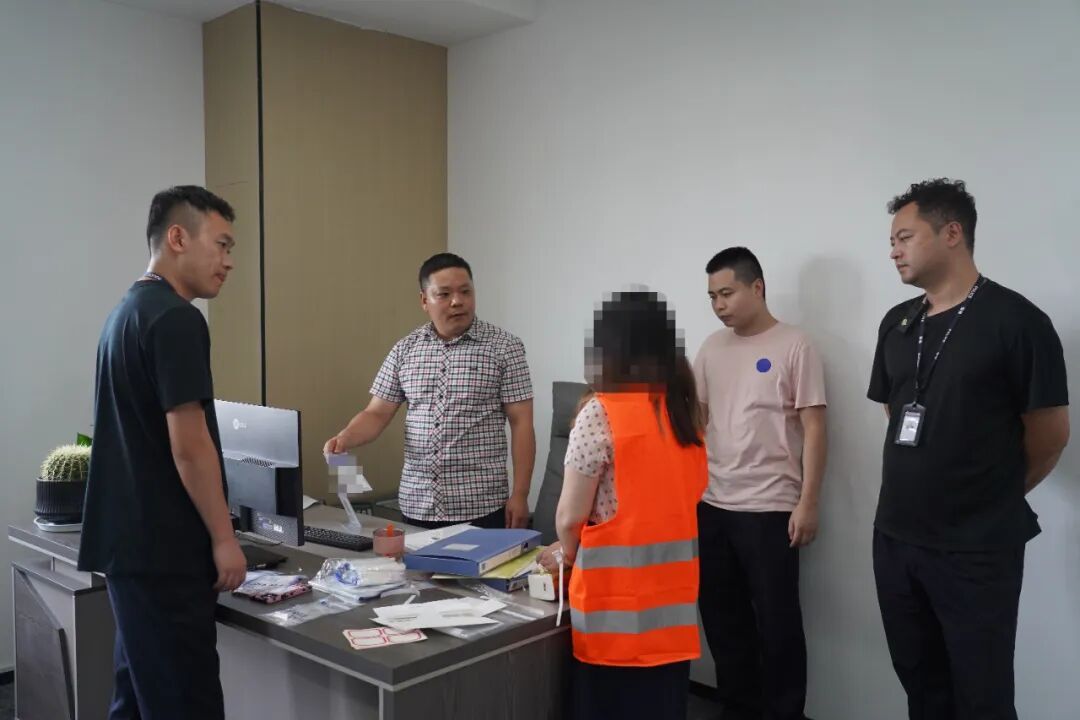 “大师”，你算到自己今天被抓了吗？