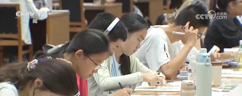 特色“文化游”打造新鲜体验感 博物馆、图书馆成热门打卡地