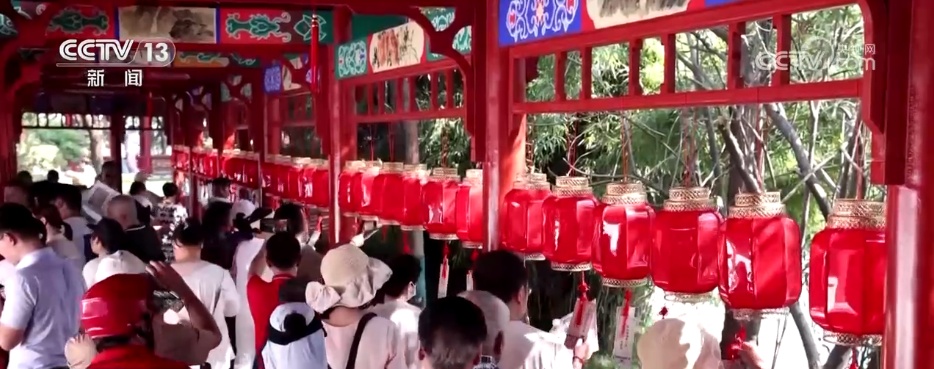 特色“文化游”打造新鲜体验感 博物馆、图书馆成热门打卡地