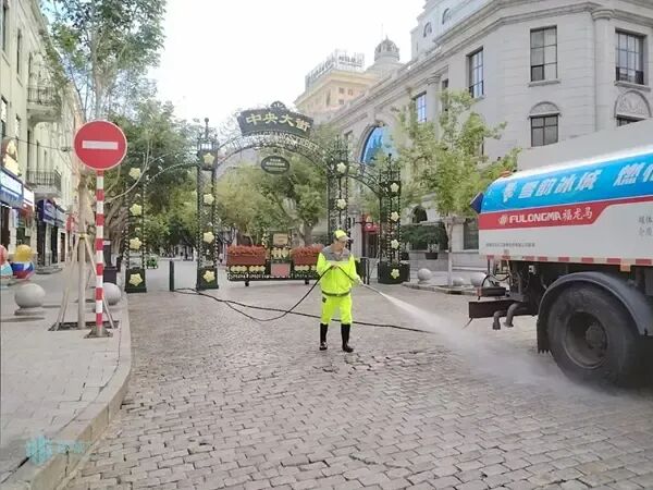 应对客流高峰 中央大街果皮箱“10分钟一清”