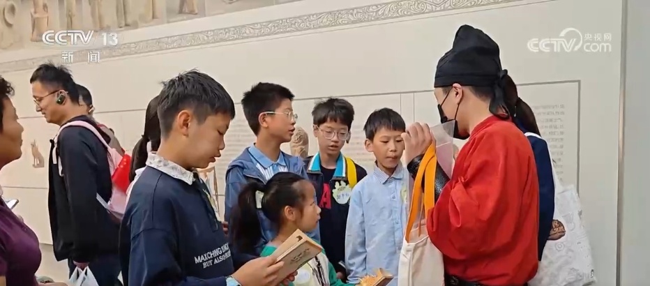 特色“文化游”打造新鲜体验感 博物馆、图书馆成热门打卡地