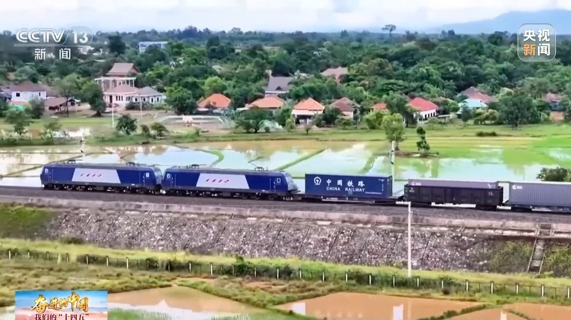 有个中国师父是种什么体验?老挝乘务员:从手把手到顶梁柱 有个中国师父是种什么体验?老挝乘务员:从手把手到顶梁柱