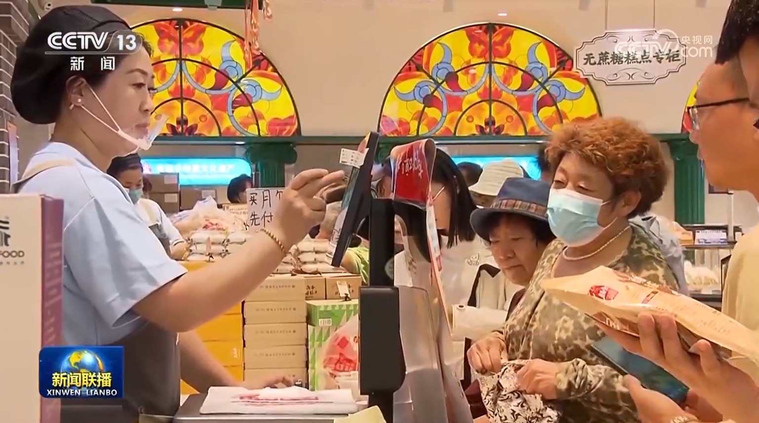 假期消费火热 彰显中国经济蓬勃活力