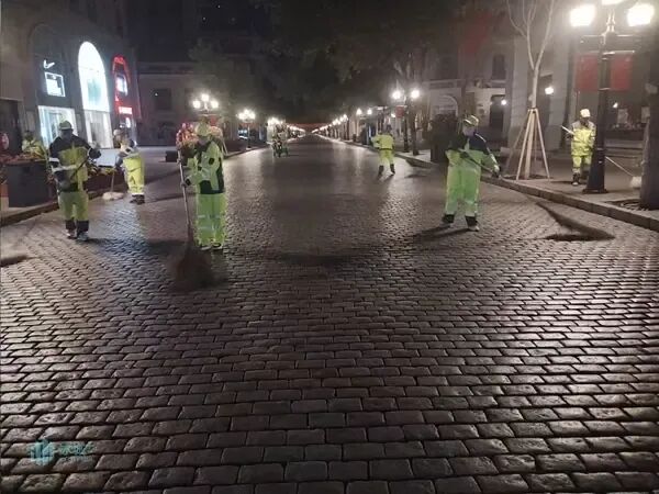 应对客流高峰 中央大街果皮箱“10分钟一清”