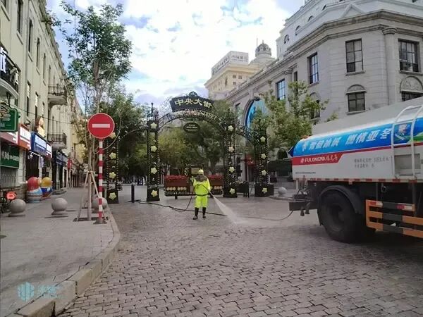 应对客流高峰 中央大街果皮箱“10分钟一清”