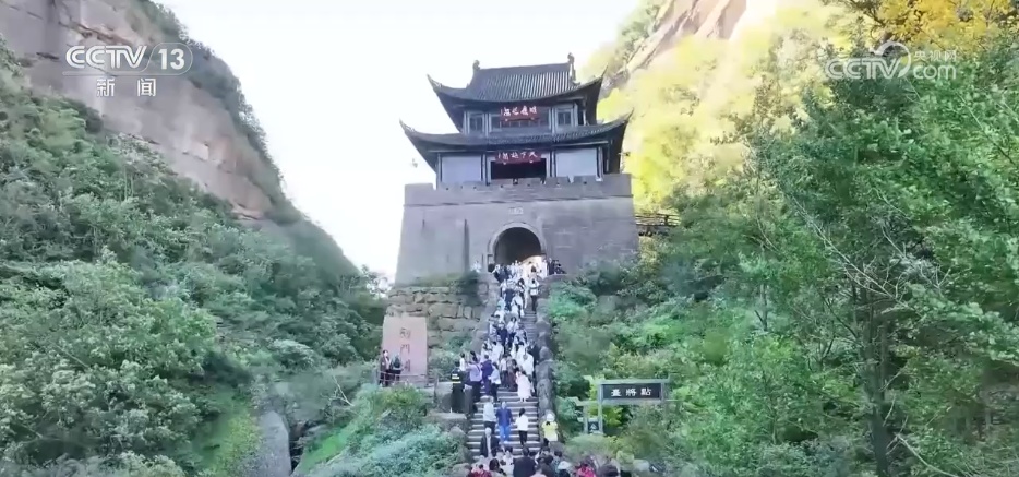 金秋十月山河锦绣 沉浸式感受神州大地“秋日限定”美景