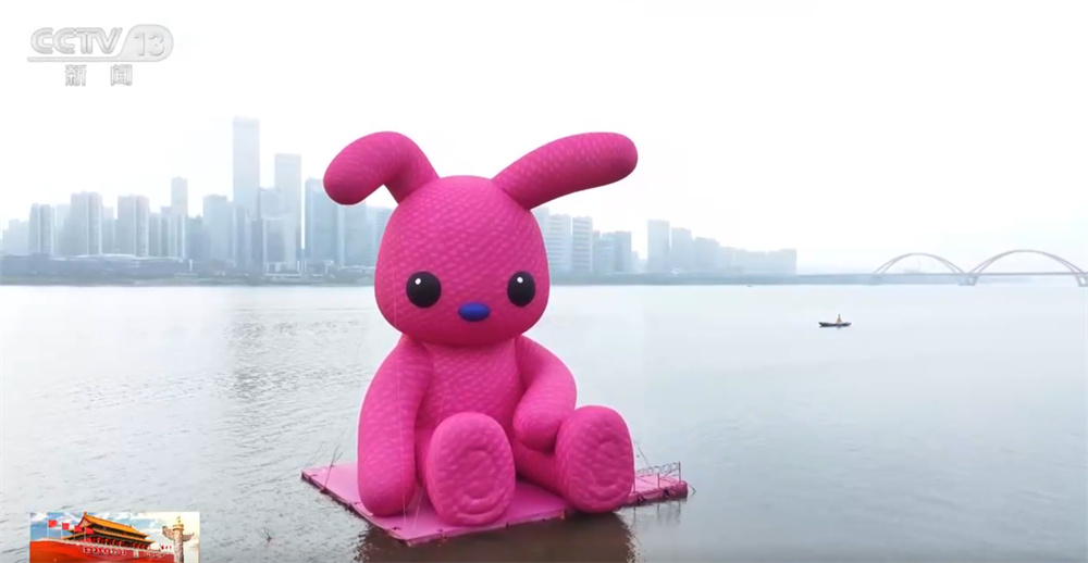 “首发经济”热力十足燃动假期消费新引擎 新模式、新业态激发居民消费热情