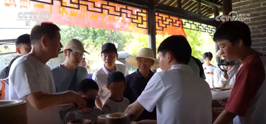 传统文化赋能文旅消费 “非遗+”解锁假日经济“流量密码”