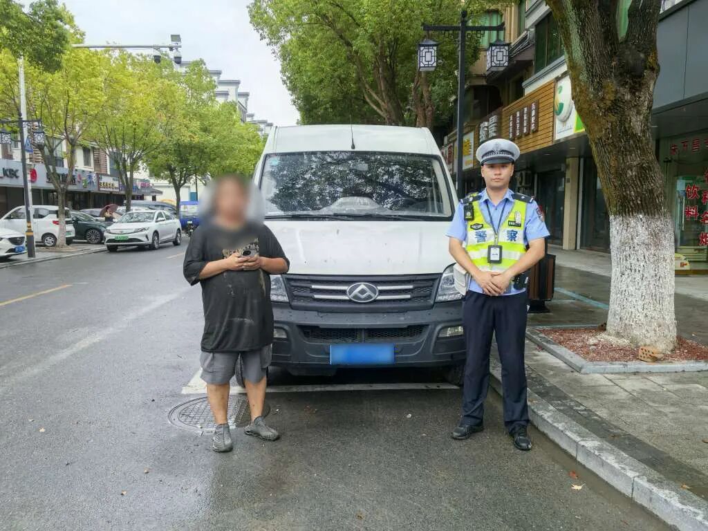 海宁街头，交警拦下一辆车，假期出行千万别这么干！