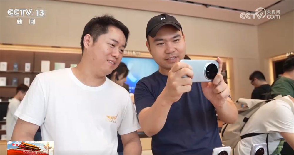 “首发经济”热力十足燃动假期消费新引擎 新模式、新业态激发居民消费热情