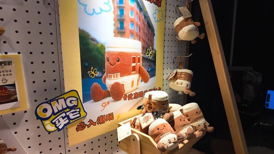 事发上海街头！有人突然躺下？警方官宣新举措：派出专业团队，爆火打卡点免费拍